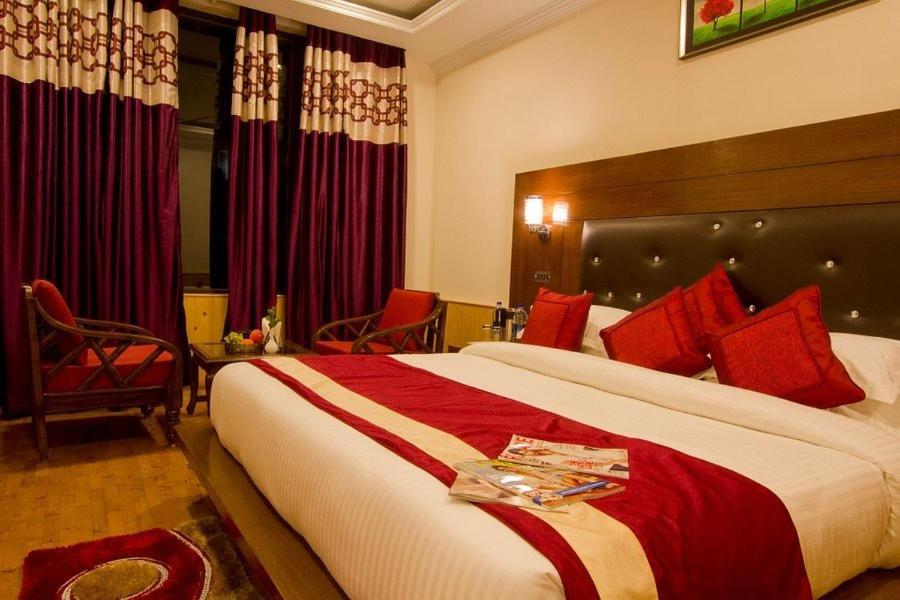 Hotel Hrs - New Delhi Railway Station Exteriör bild